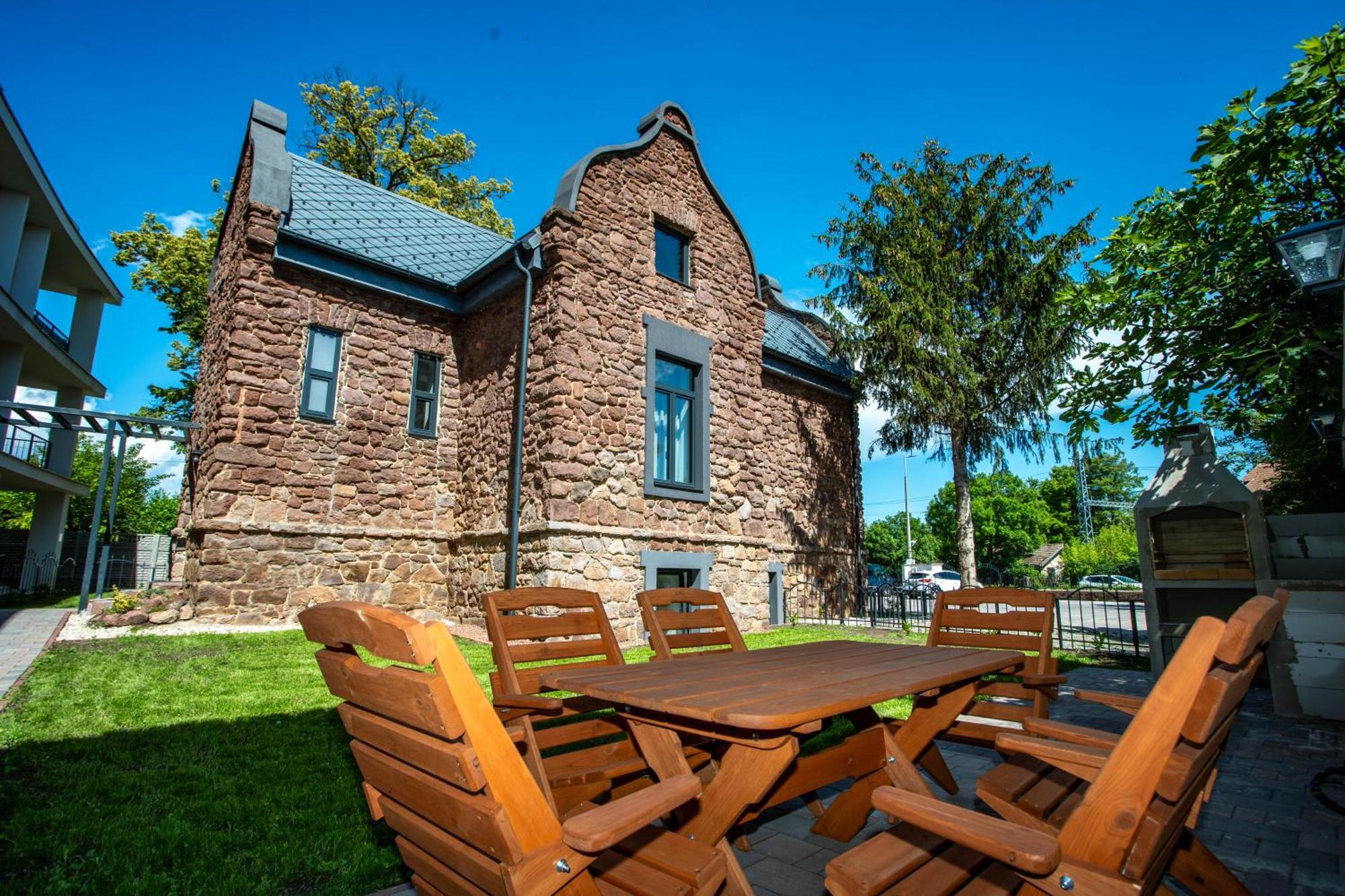 Voeroesko Villa -Elnoeki Szauna Es Jakuzzi Hasznalattal Balatonalmádi Exterior foto